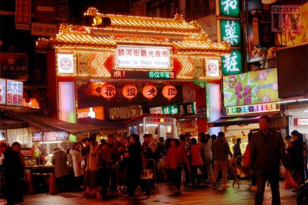 RAOHE NIGHT MARKET TEAM UY TRAVELS